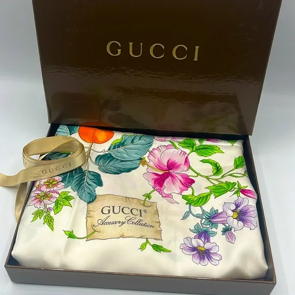 Gucci Blooms Silk Flora Garden Scarf - Picture 2 of 12